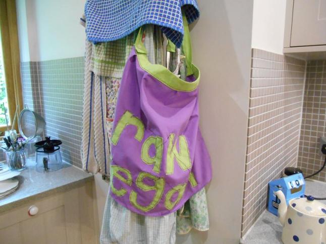 16 hanging apron